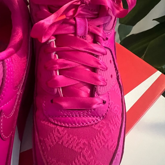 Nike Women's Pink Air Max 90 ‘Valentines Day’ - Picture 2 of 5